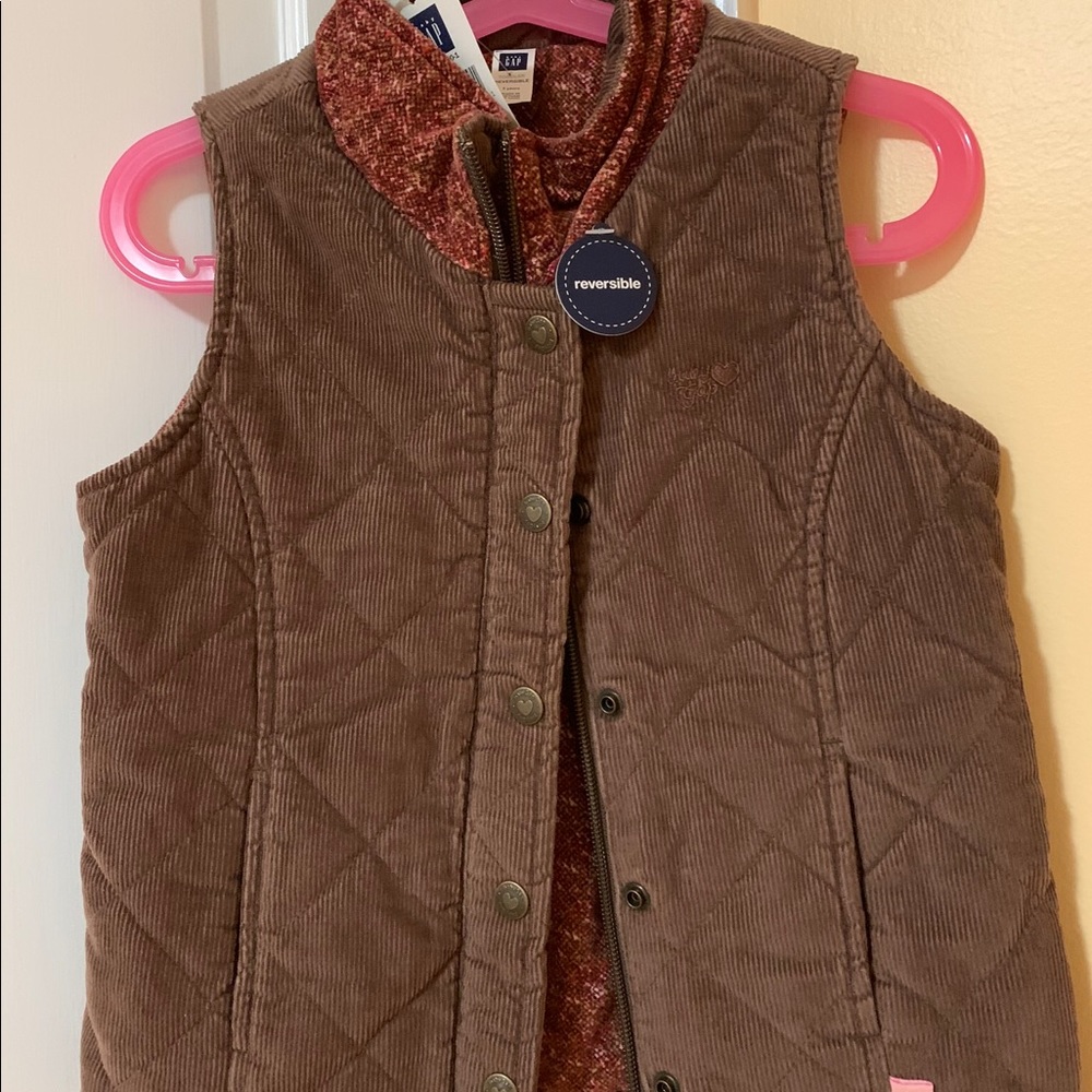 Gap reversible vest